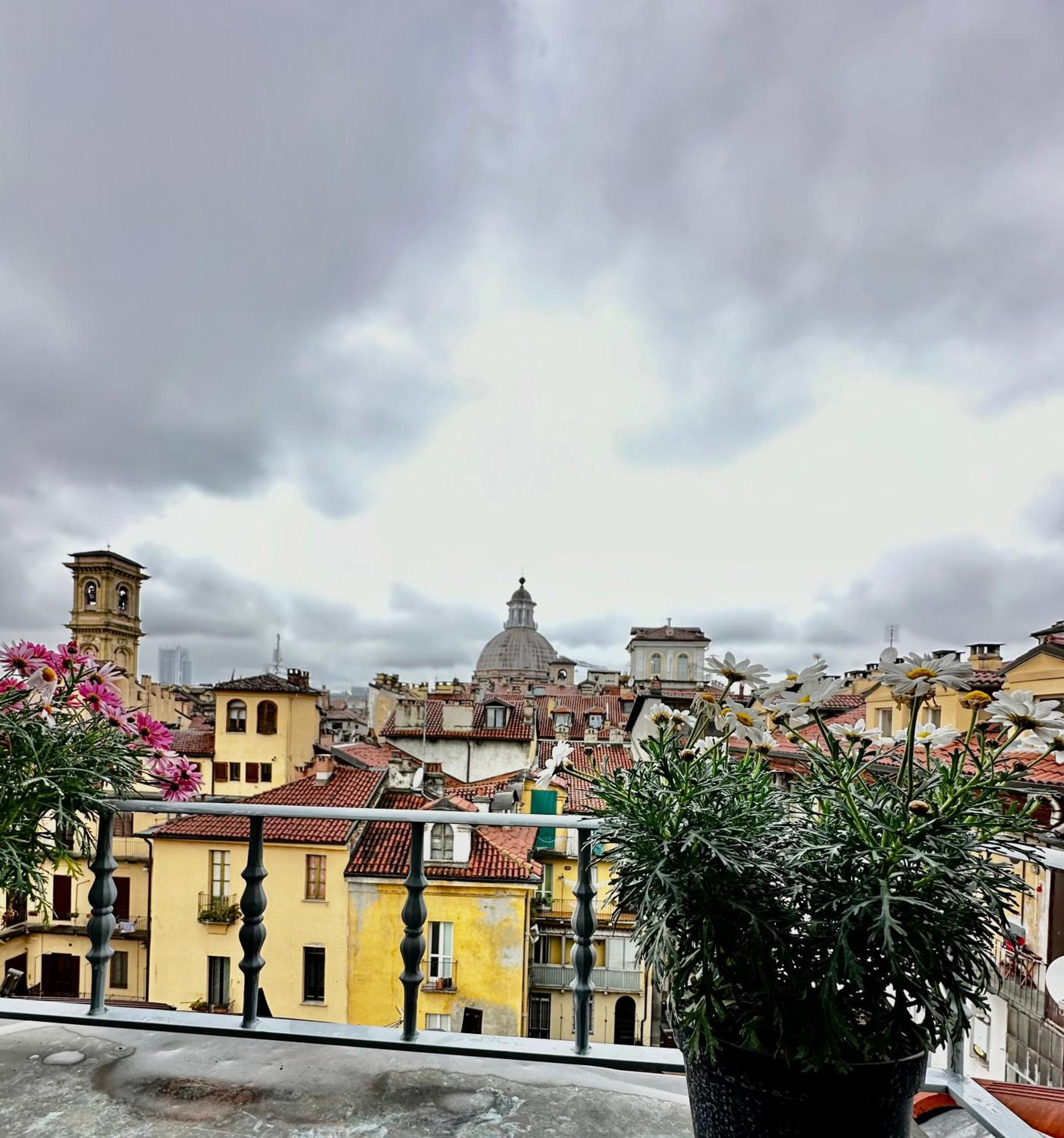 Loft Centro Storico Tommaso Apartment Turin Bagian luar foto