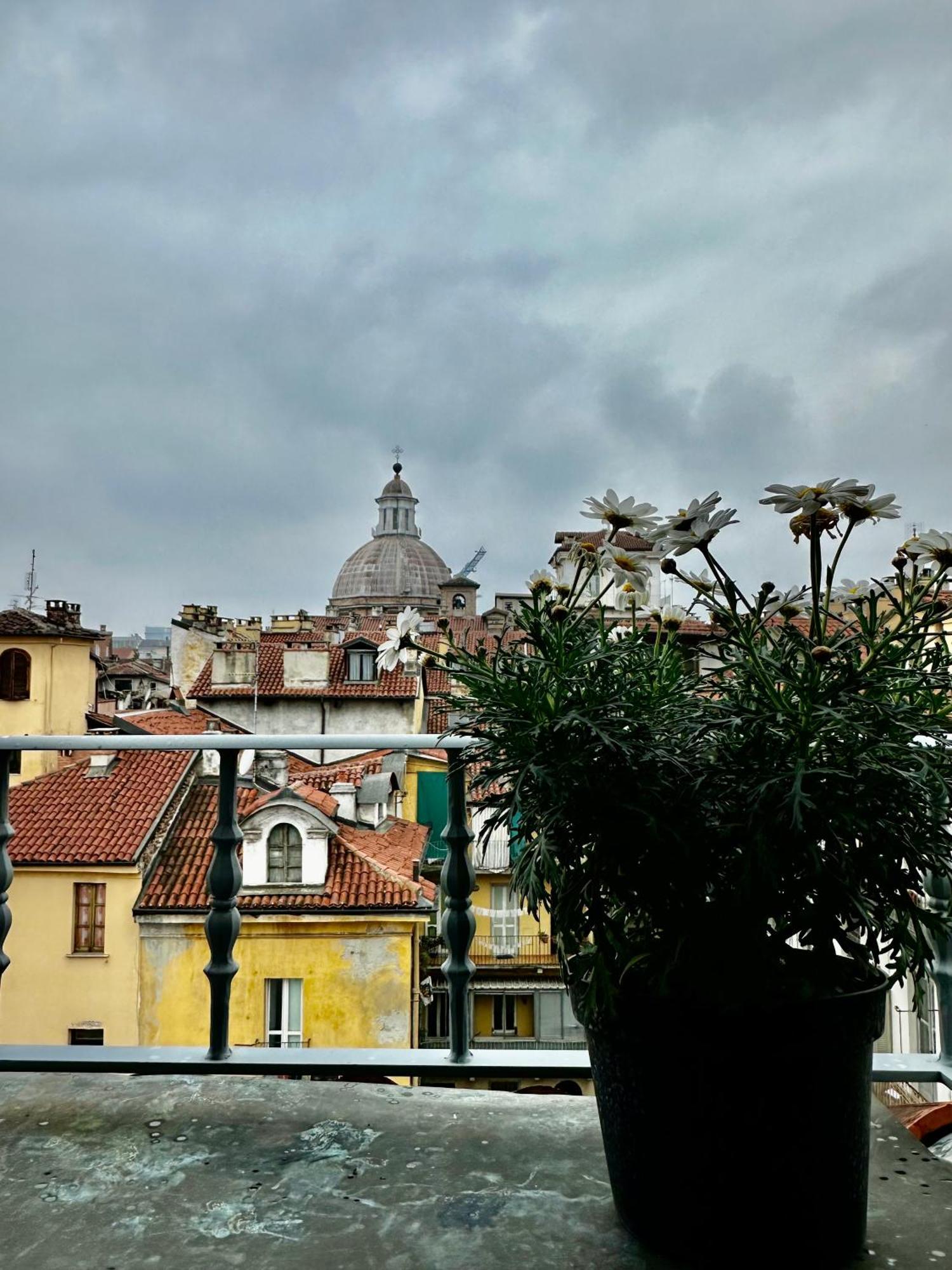 Loft Centro Storico Tommaso Apartment Turin Bagian luar foto